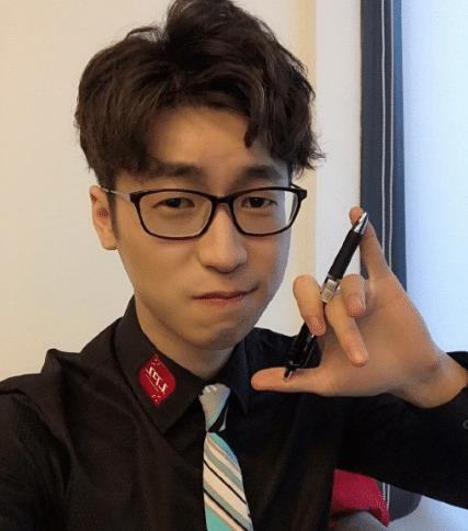 LOL解说王多多被指念诗太尬,本人亲自对线,回答让人心服口服