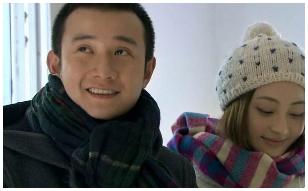 37岁姚笛近照太美了，皮肤白皙婚戒抢镜，网友：童佳倩美回来了_新浪新闻