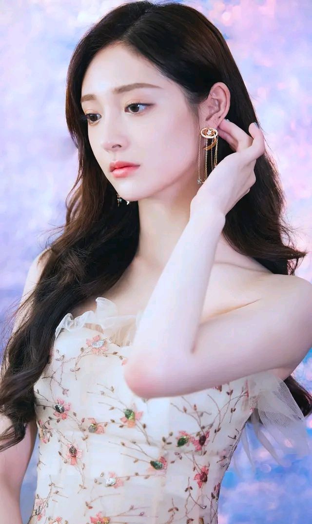 周洁琼,温婉迷人,美艳华丽似画中人!_高清图集_新浪网