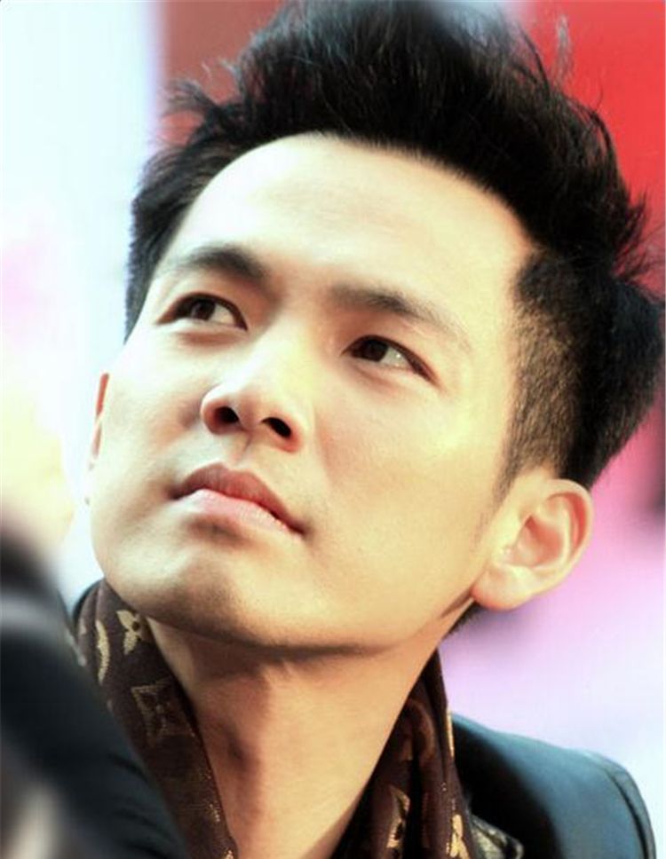 透过荧屏我都能感受到钟汉良,眼睛里的一股火一股热情,我相信惊鸿一瞥