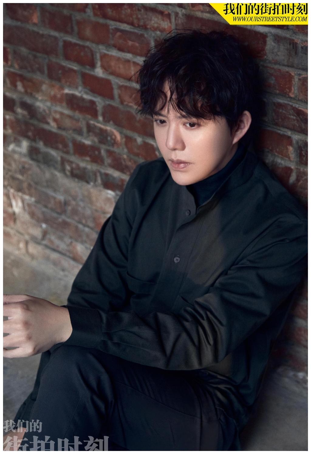 李云迪最新杂志大片释出 春日复古造型演绎绅士风尚