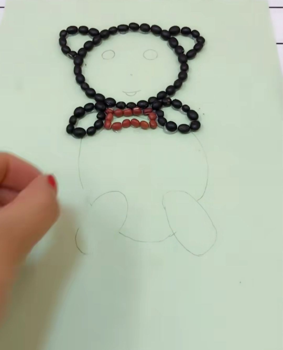 利用黑豆和大米,做出漂亮的小熊,孩子手工作业首选!