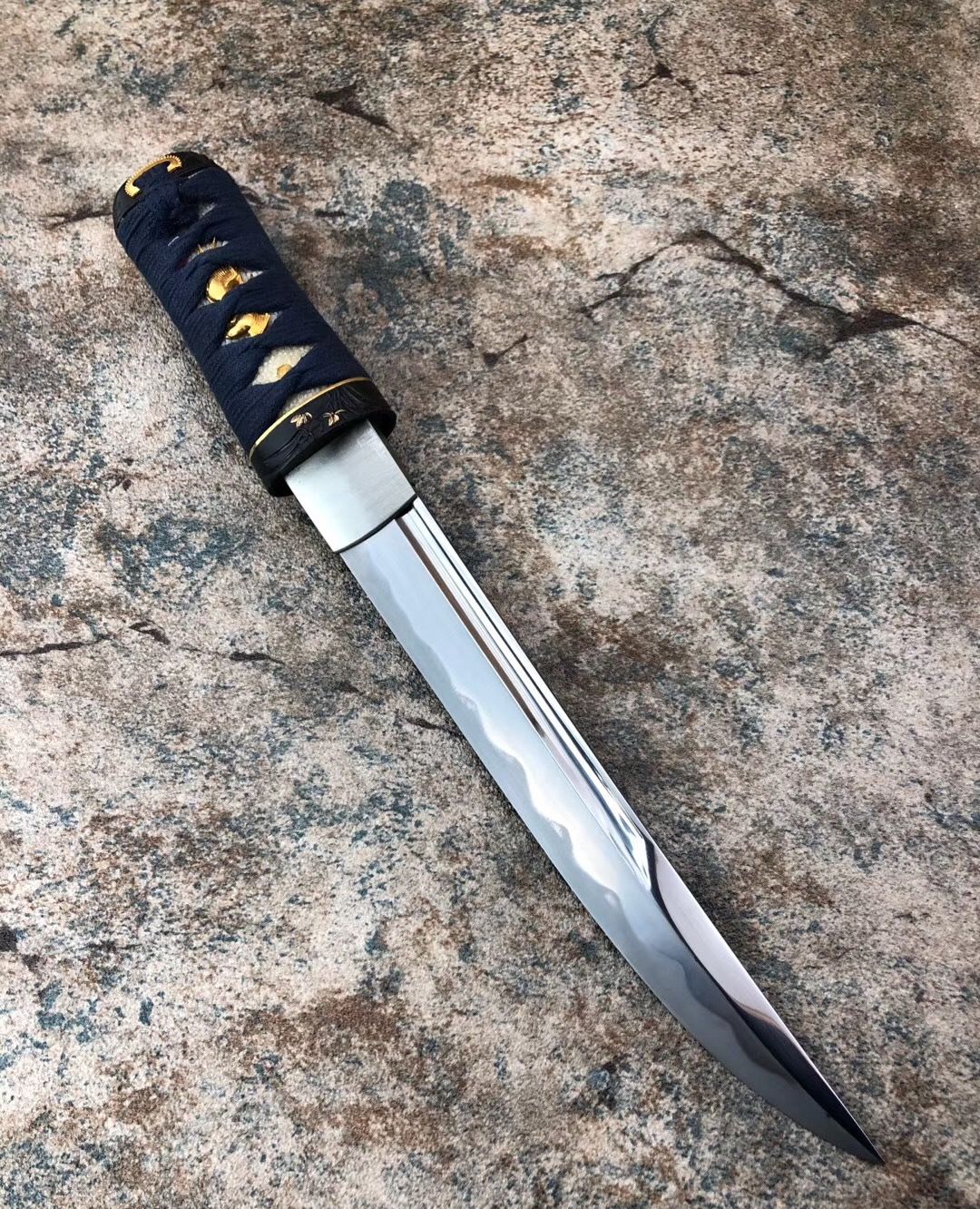 这样的武士短刀我还真没见到过,网友都说漂亮