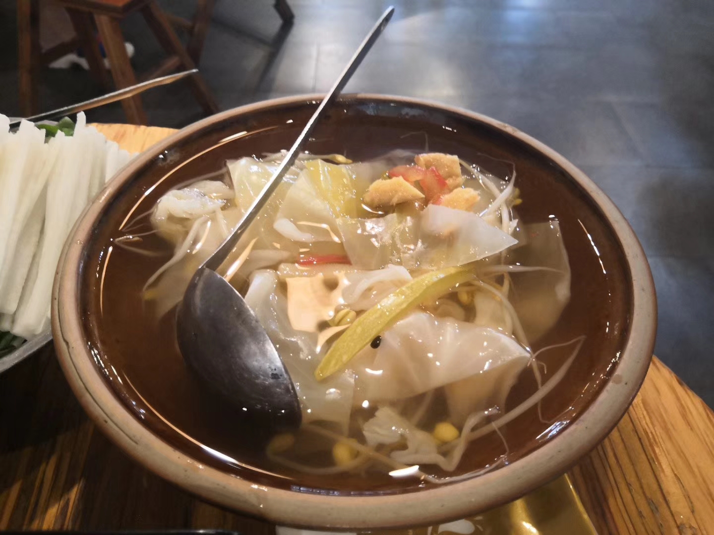 贵州的白酸汤对我这种喜欢吃酸的来说,就当柠檬水了.