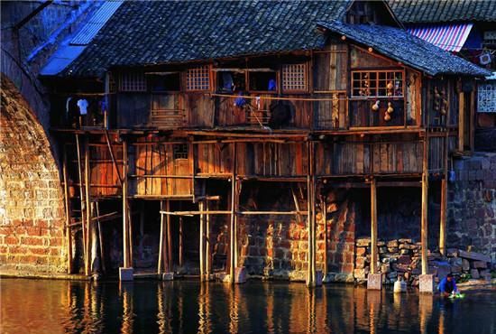 旅游:川派建筑,即流行于四川,云南,贵州等地的一种