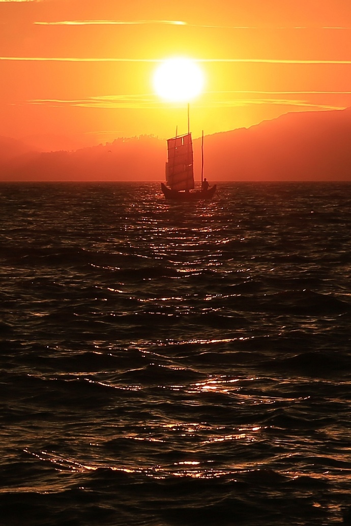 海浪击破万里. 旭日扬帆行|旭日升|万顺|风帆_新浪新闻