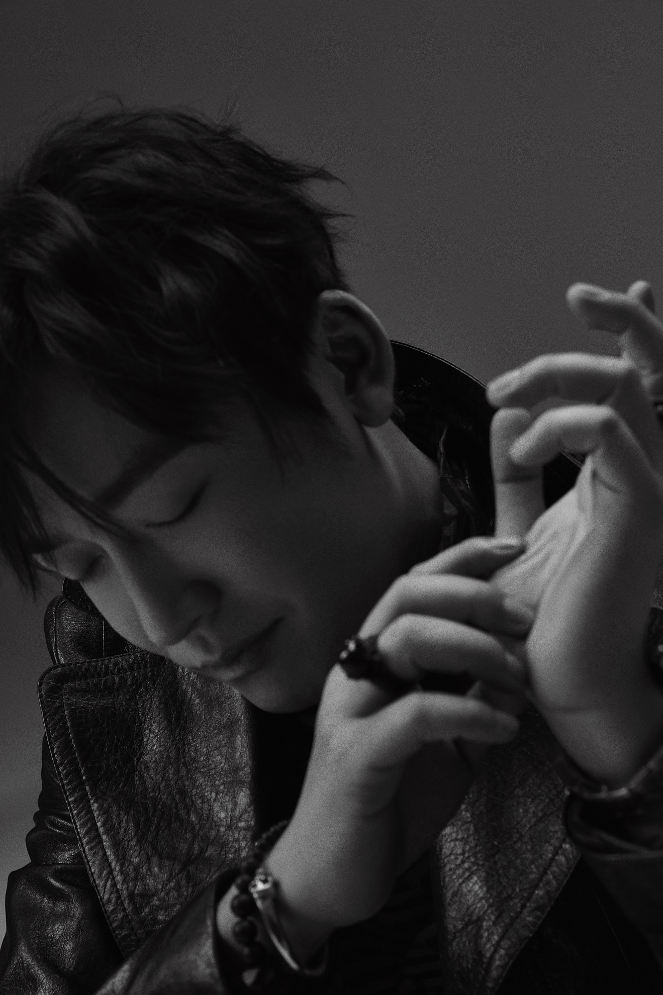 张博胶片风尚曝光 随性不羁显硬朗本色