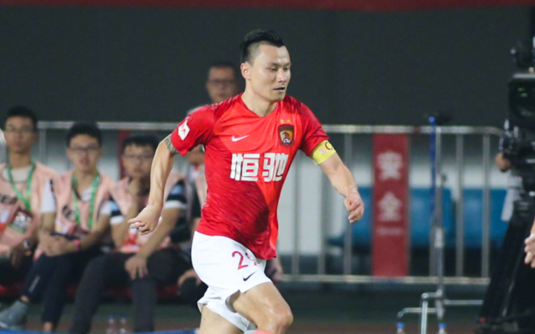 广州恒大球员郜林捐款50万元,有些球迷请你不要再说郜林没捐了