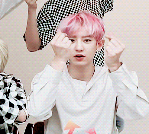 唐一菲和朴灿烈两人也没有什么亲戚关系,能如此相像,只能说好看的人都