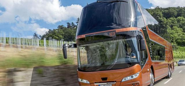 52年历史尼奥普兰这款高端客车青年曾引进如今在欧洲还很火