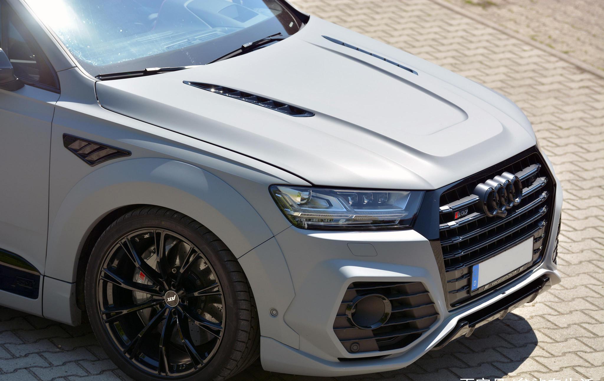 奥迪q7,这样的改装风格,水泥灰色金属漆和空气动力学套件