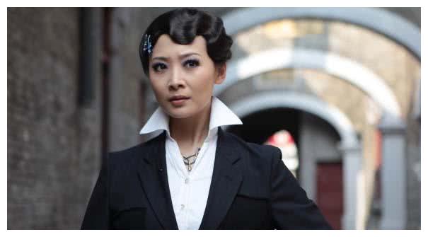 中的狄如燕,这部剧将她的人气打开了,而出演的《飞虎神鹰》中的桔子更