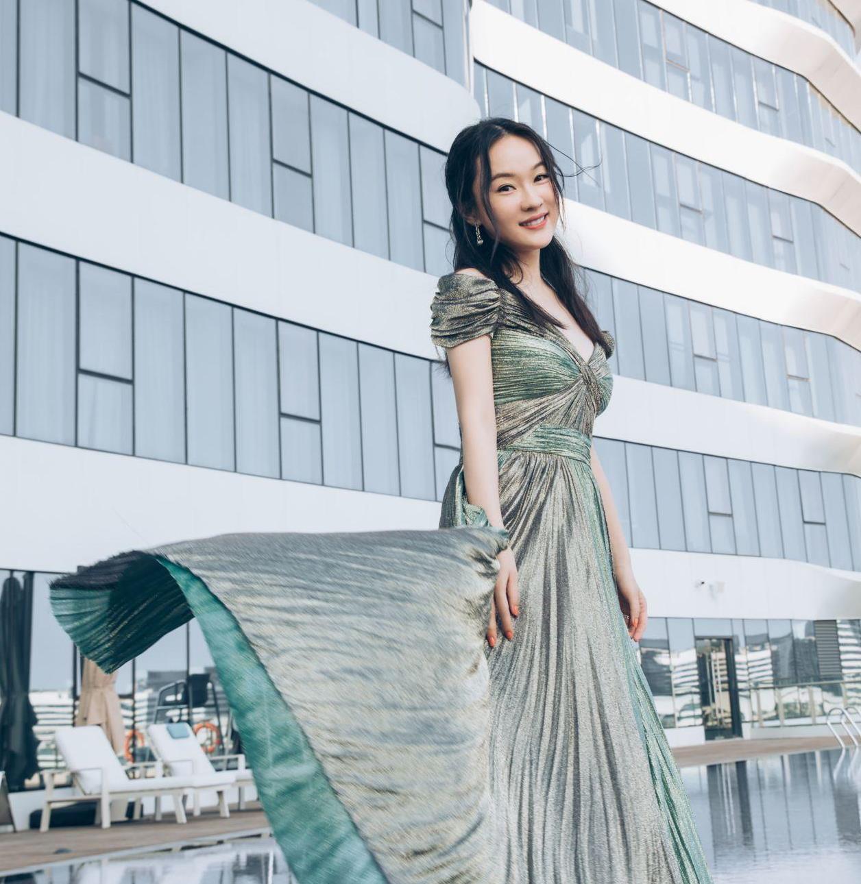 霍思燕夫妇出席电影节,礼服格外精致,夫妻二人好虐狗