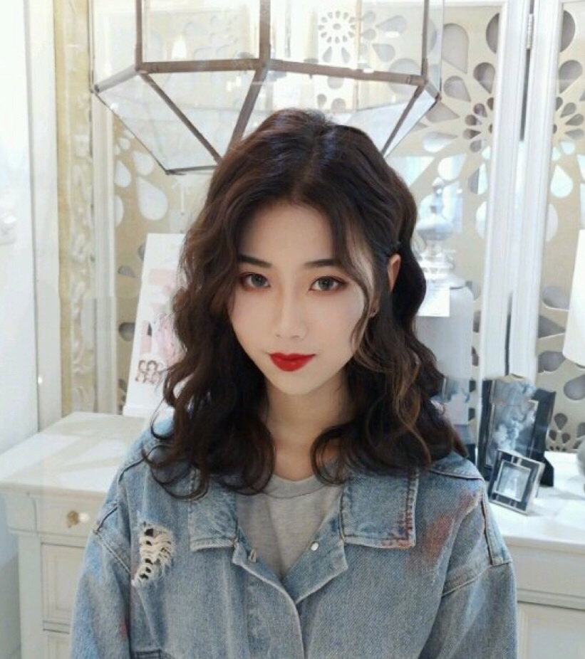 ins瑜伽网红超火的9款卷发,不但平定北方显脸小还减龄,网友|发型|空气