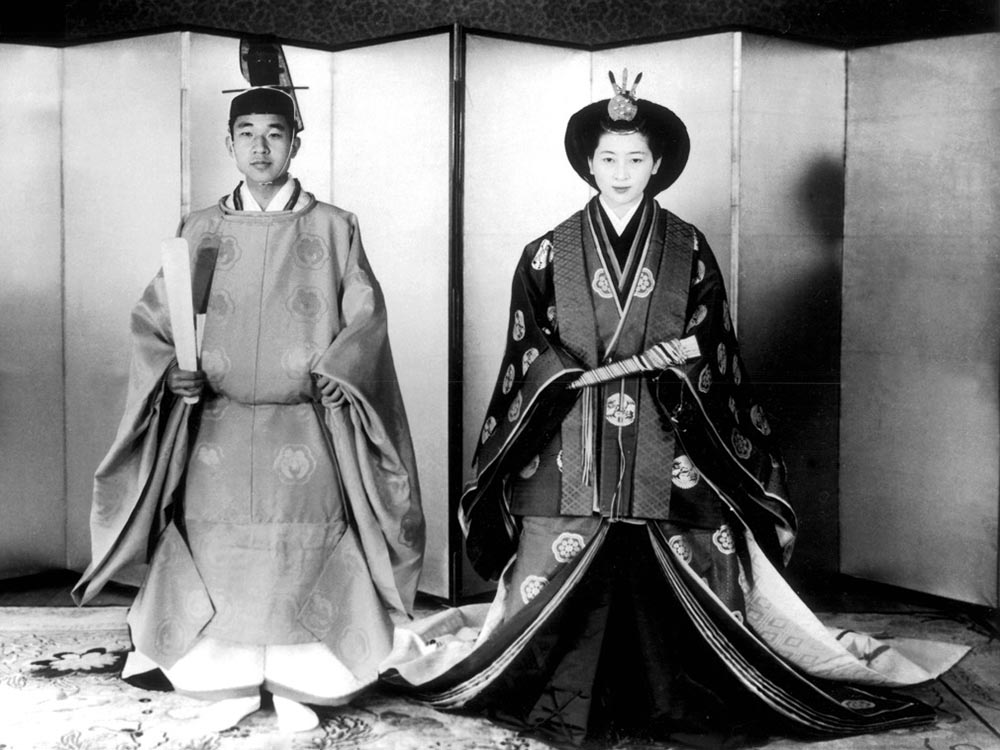 历史上的今天 日本明仁天皇夫妇60年前大婚画面曝光