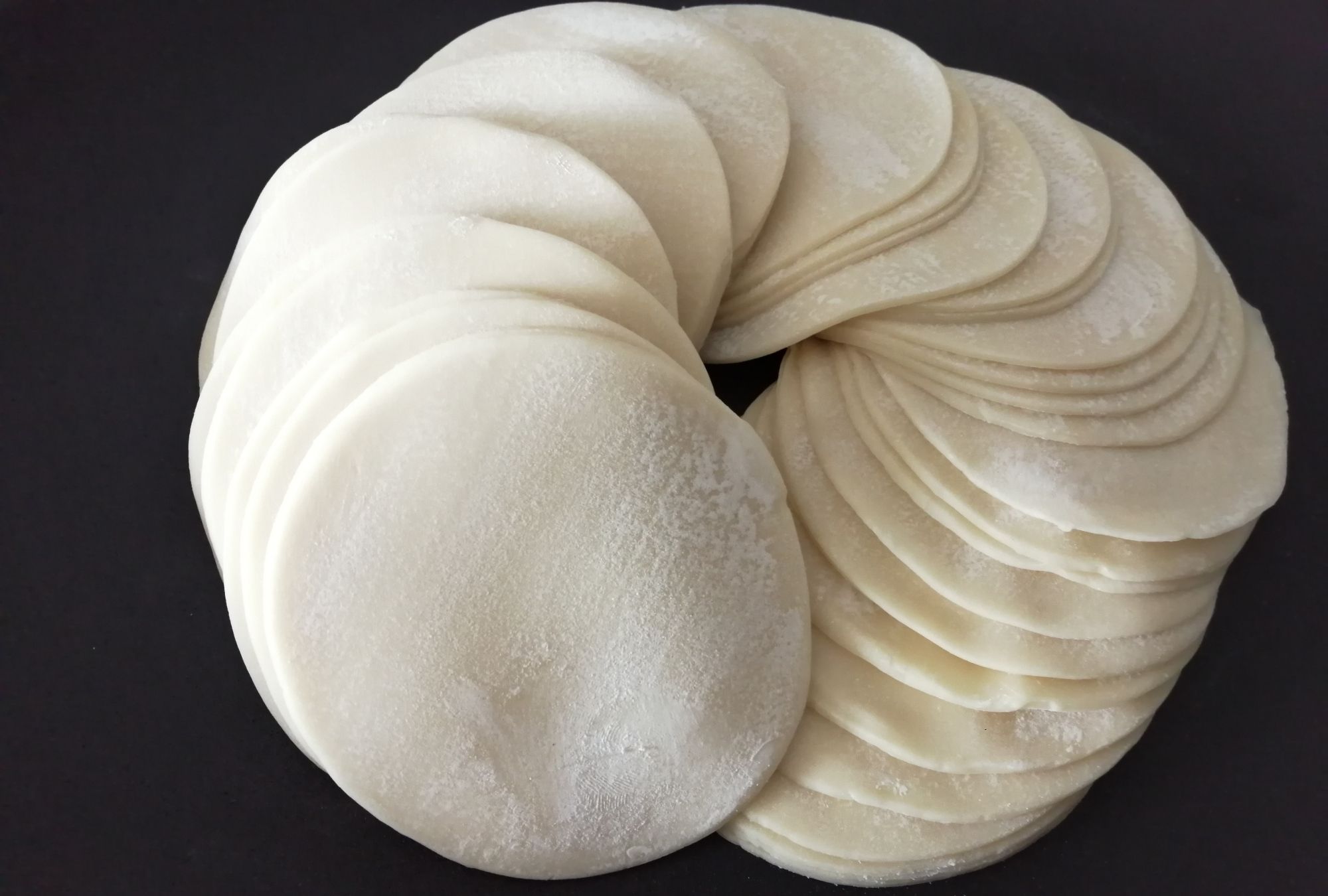 饺子皮别只会包饺子,加碗糯米饭,包一包,煎一煎出锅后抢着吃_高清图集