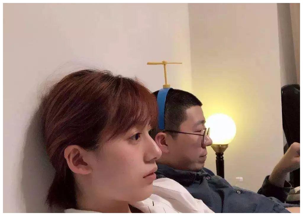 李诞宣布婚讯不久就被爆出黑料,老婆黑尾酱是这样面对的!|李诞|浴盐|老婆_新浪新闻