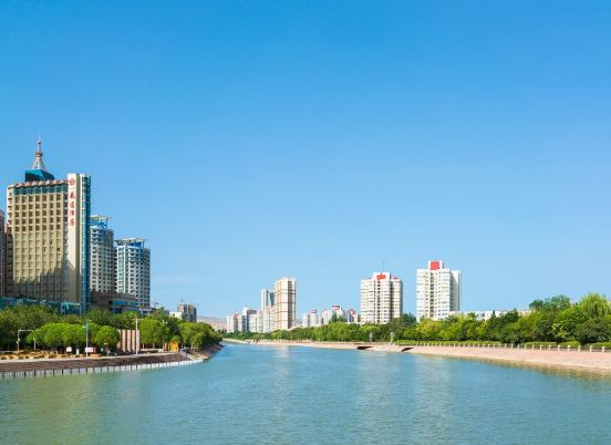 孔雀河起源于博斯腾湖，是库尔勒市工业、农业、经济的命脉|铁门关_新浪新闻