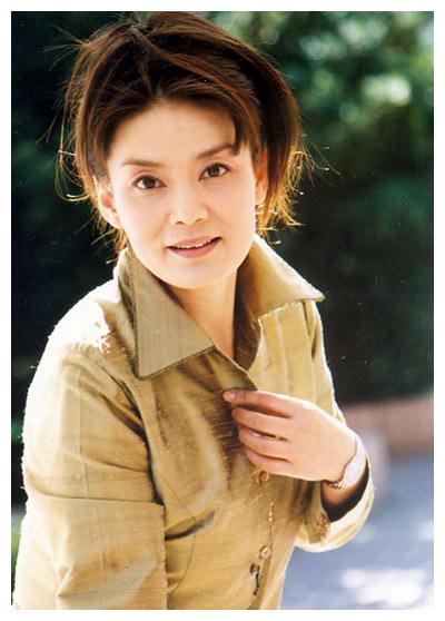 凭借《苦恼人的笑》一举成名的她,曾和当时的导演杨延晋传过绯闻|苦恼