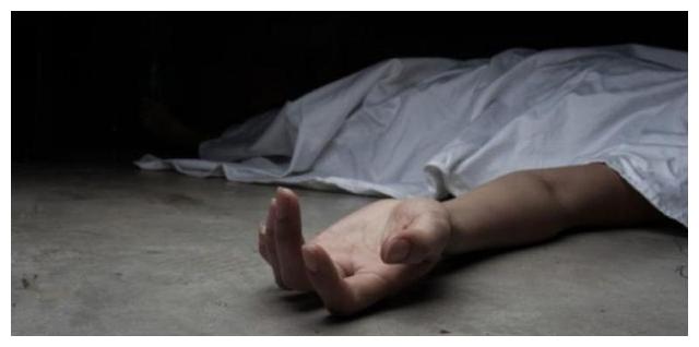 美国老人没交电费被断电,数月后警方进家,见其四肢僵硬早已冻死