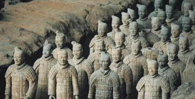 秦始皇兵马俑刚出土时的"彩照":色彩斑斓,似如真人!