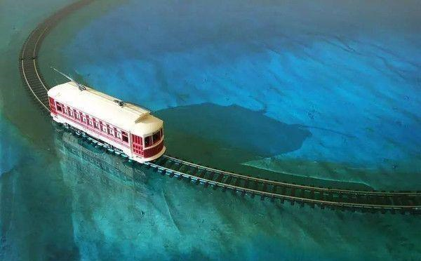 宫崎骏没有骗人,"千与千寻"中的海上列车真的存在,很美!