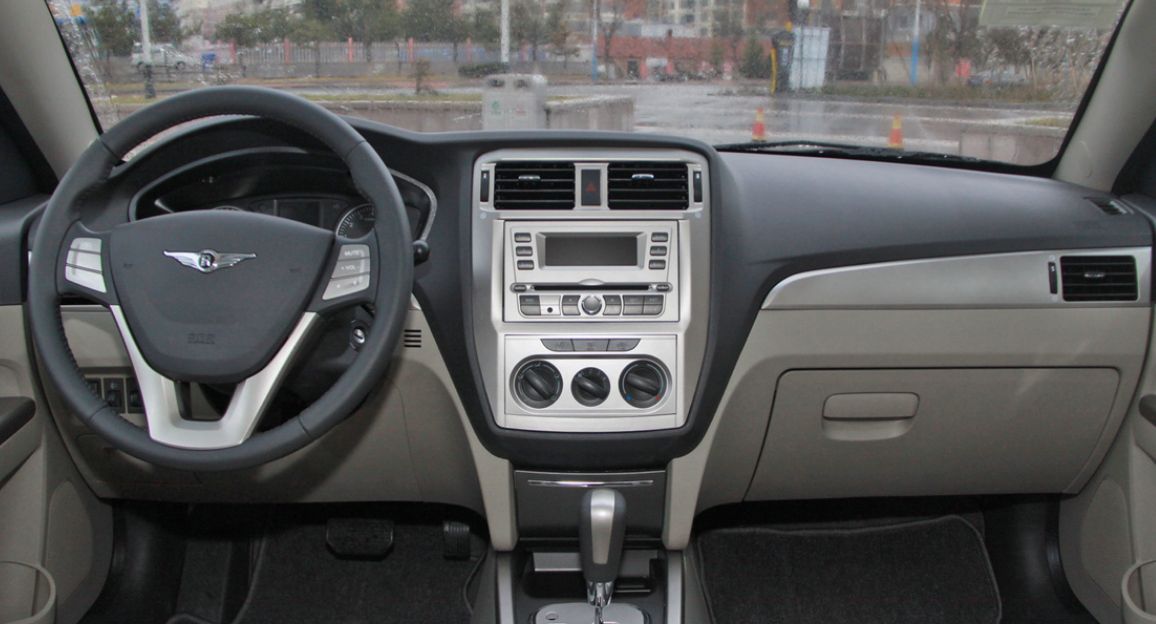 内饰氛围非常好,细节我很喜欢瑞麒g3的后排空间也是让人很满意的,随便