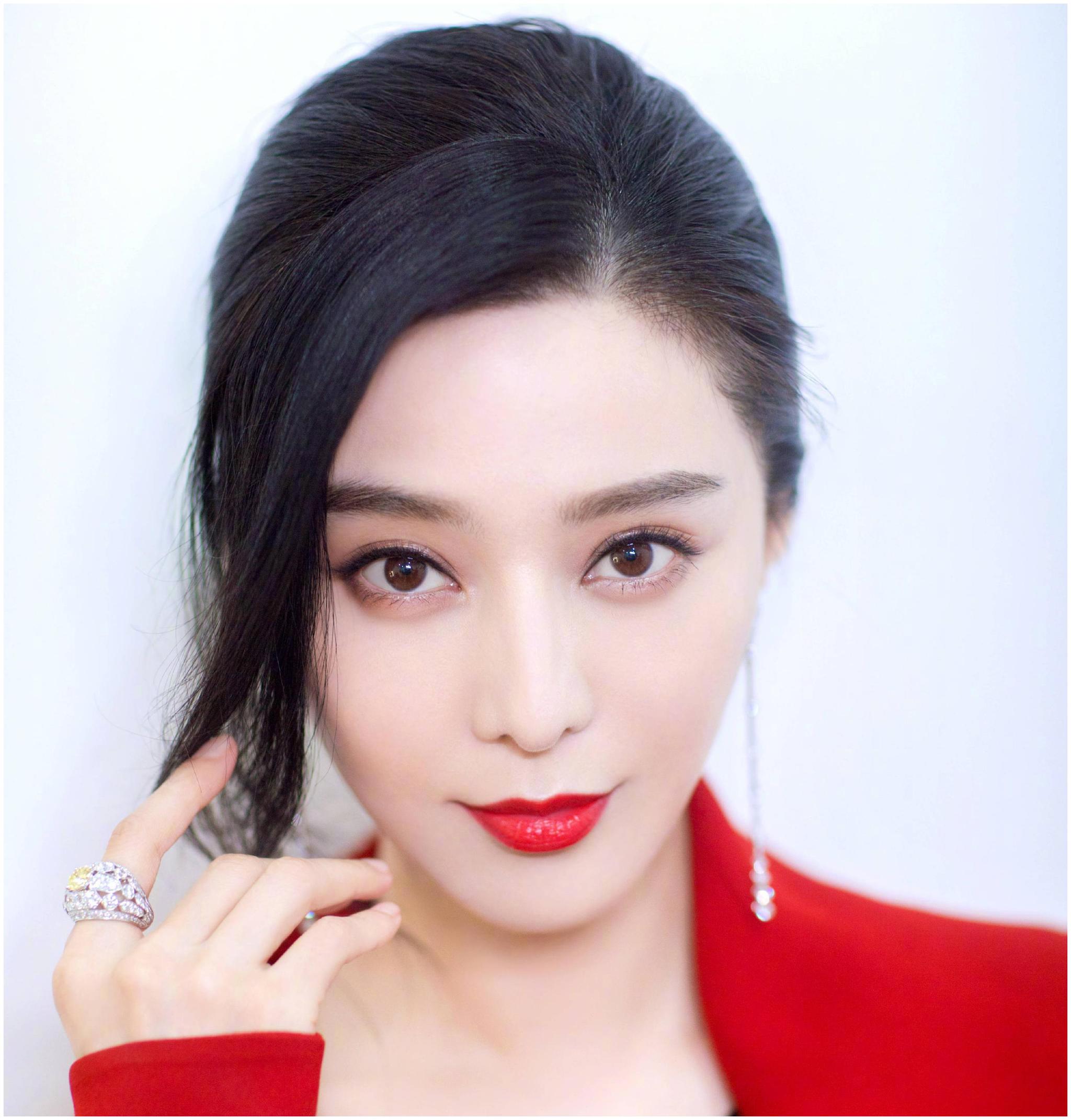 什么叫做真正的女神范冰冰一袭红衣就足够让人觉得惊艳了