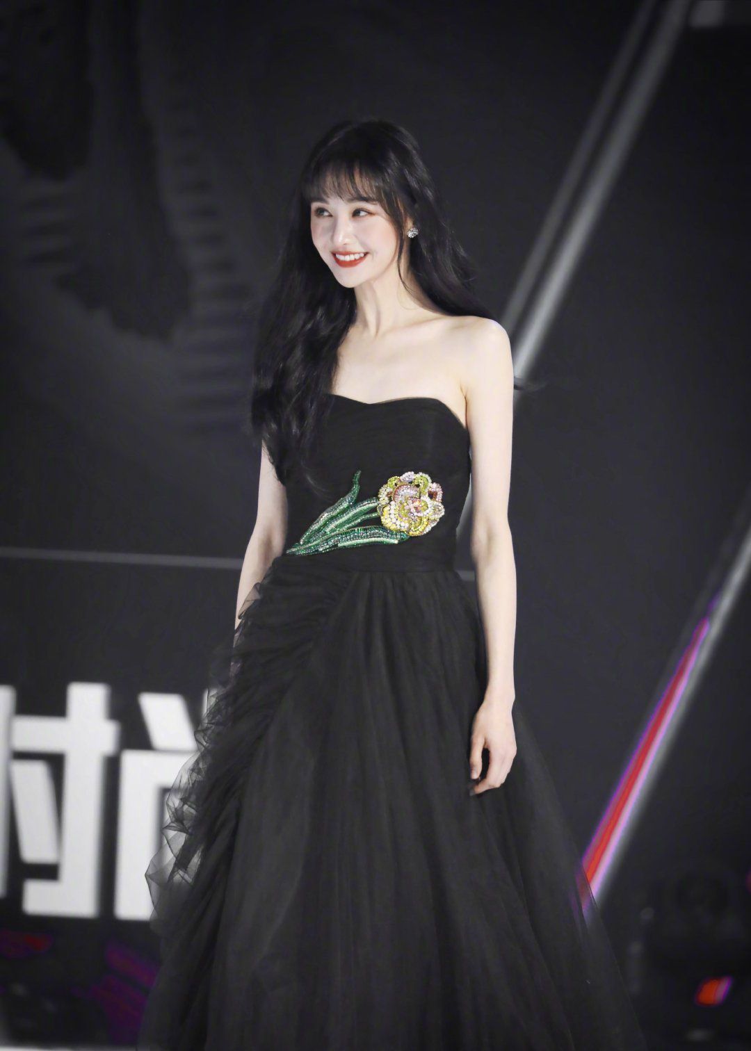 郑爽腿又上热搜,无一丝赘肉,依靠这组瑜伽体式,练出修长美腿