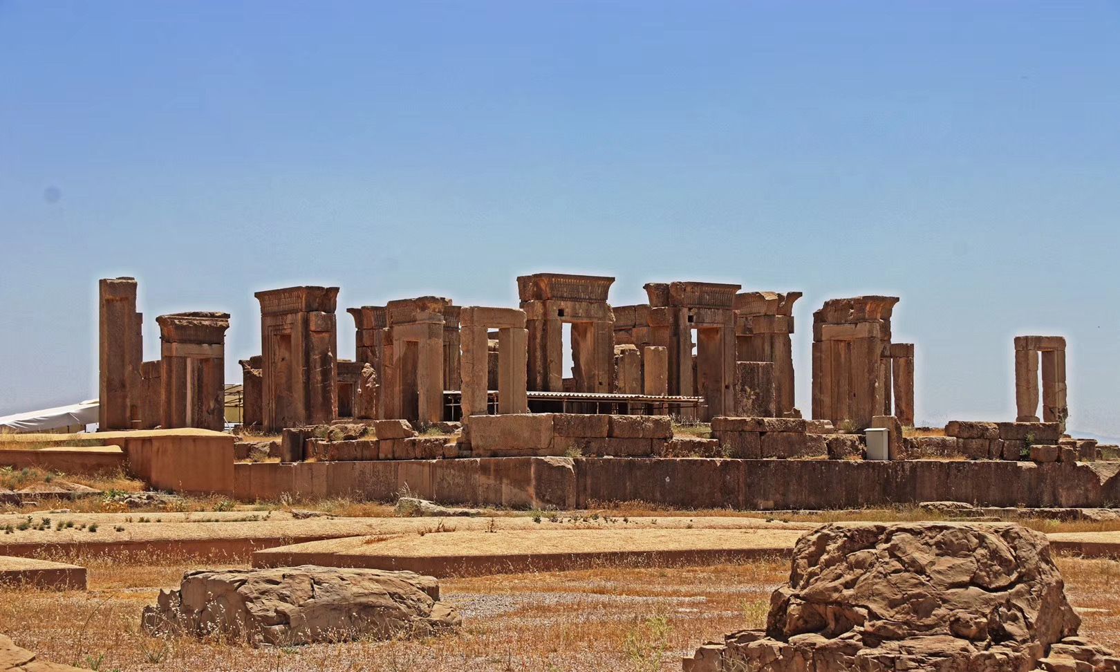 波斯波利斯:规模宏大的古代王宫,堪比柬埔寨的吴哥窟_高清图集_新浪网