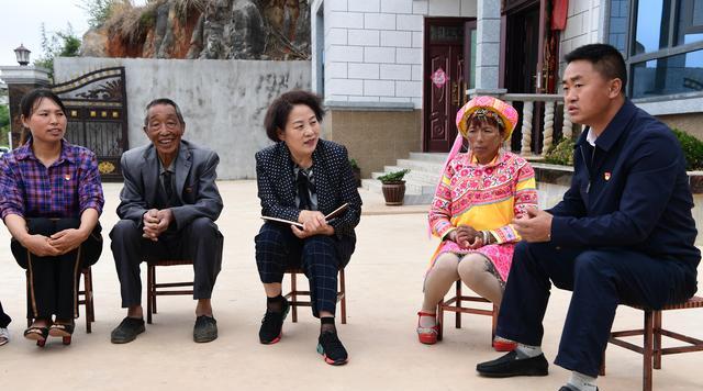 罗平县委书记吕品红到富乐镇,老厂乡调研