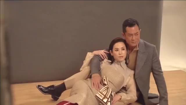 古天乐宣萱两人现场拍合照太默契了,感觉有点甜,羡慕不已