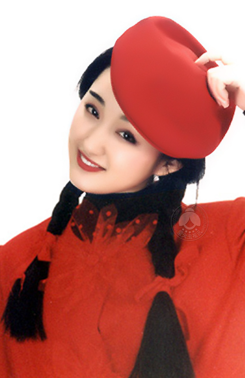 杨钰莹一组麻花辫造型旧照如含露的玫瑰娇艳欲滴秀色可餐