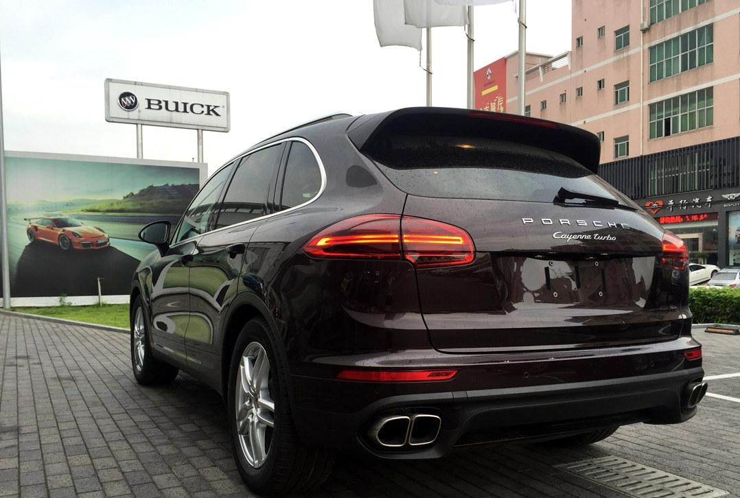 2016款保时捷卡宴turbo实拍它是一台配备48tv8的保时捷suv