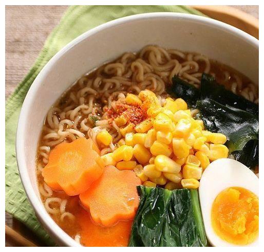 自己在家做超豪华泡面一条街的小孩都来了我准备开一家泡面店