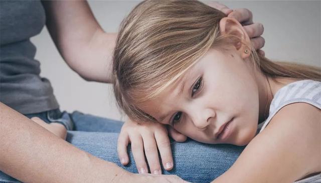 妈妈别打了,6岁女孩向妈妈求饶:父母情绪失控危害大|父母|失控|自卑