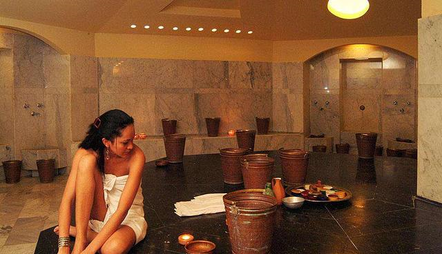 土耳其的澡堂共浴文化,男女一起洗澡,在浴室中敲定婚姻大事
