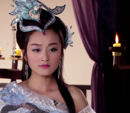 《封神英雄榜2》中蔡雅同扮演的碧霄仙子是截教通天教主座下精英弟子