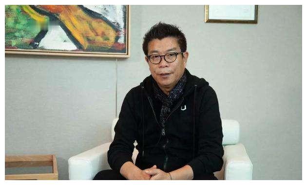 从剧组美工到知名导演,冯小刚的成功离不开一个人