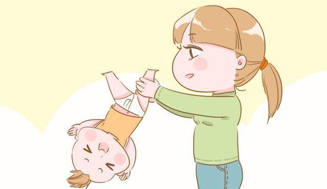 宝宝驼背越来越严重,医生:都怪家长换尿不湿时做了这些事