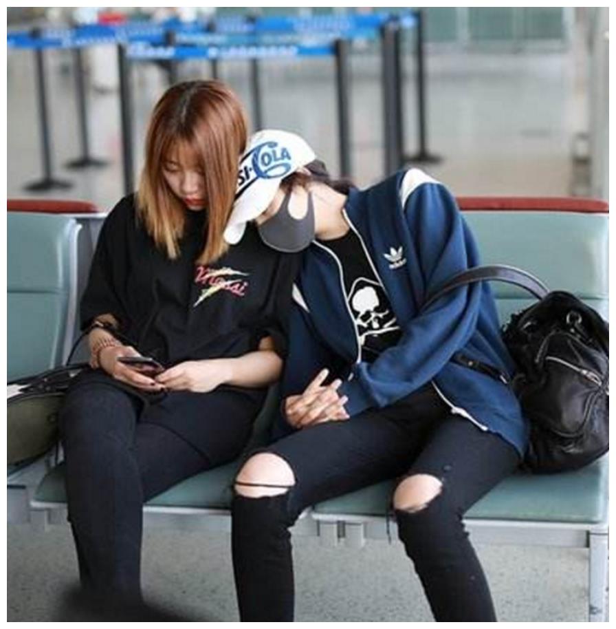 明星助理:郑爽助理酷似杨洋,网友:心疼沈梦辰助理