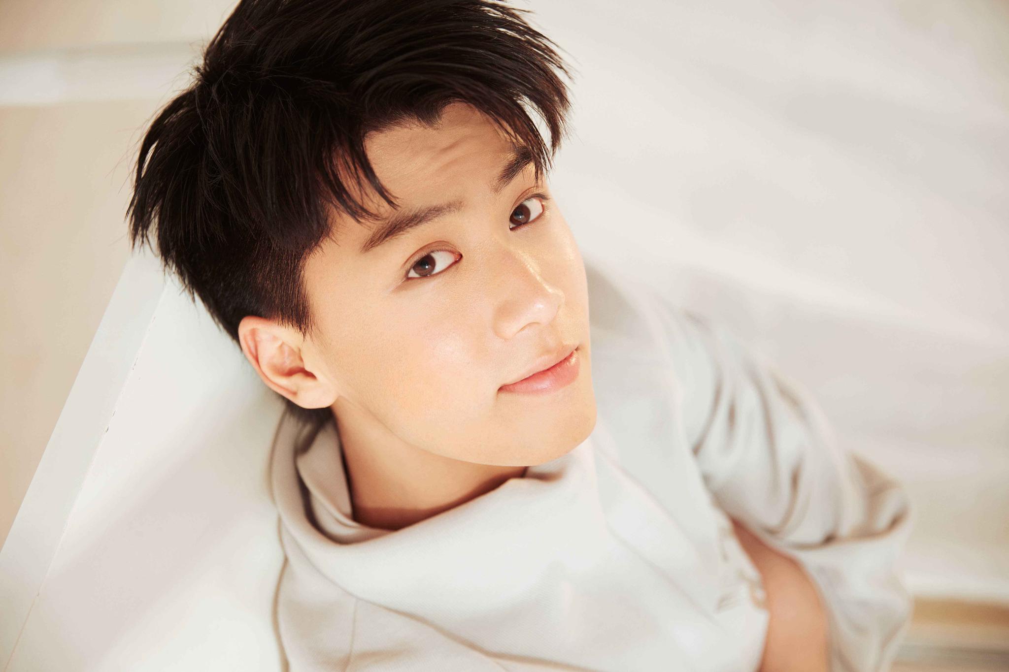 任宥纶新写真曝光清新明媚如春日暖阳