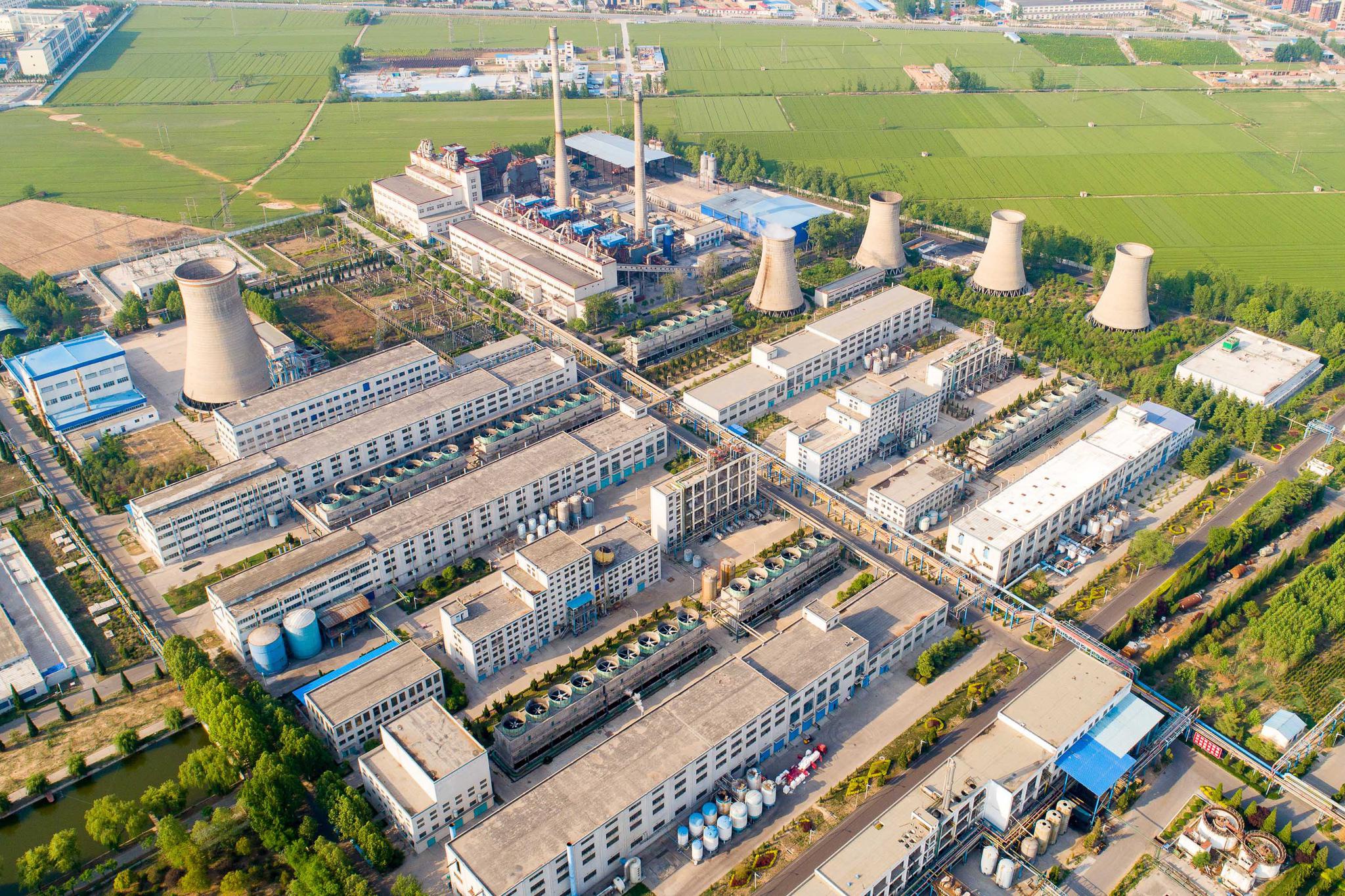 1 / 8 刘庄村是河南省最富裕的村庄之一.