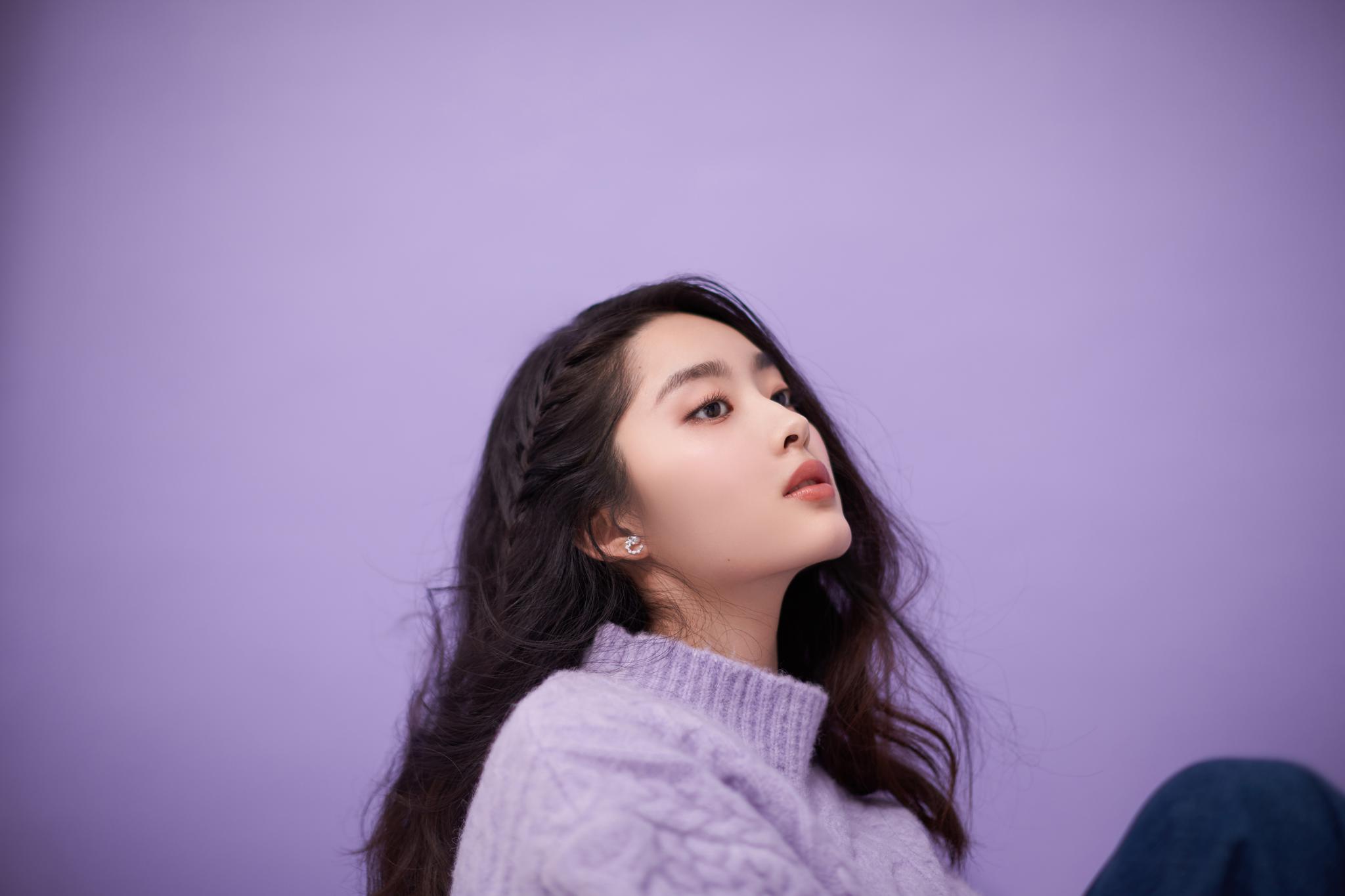 近日,因电视剧《骨语》而备受关注的新生代演员吴曼思