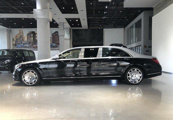 奔驰迈巴赫s560加长双色向齐柏林62s致敬