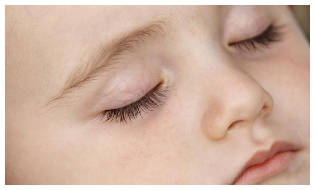 宝宝睫毛会越剪越浓密,越剪越长?这5个传言家长不要再信了