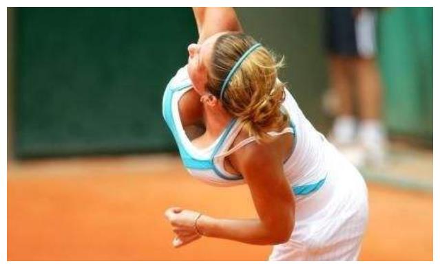 因"胸太大"影响发挥,选择缩胸手术,成世界第一|西蒙娜|哈勒普|网球