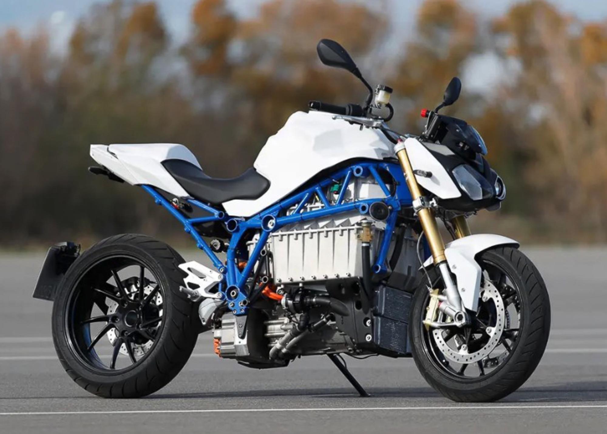 宝马电动街车摩托来袭,重290公斤续航超350公里,用7系汽车技术