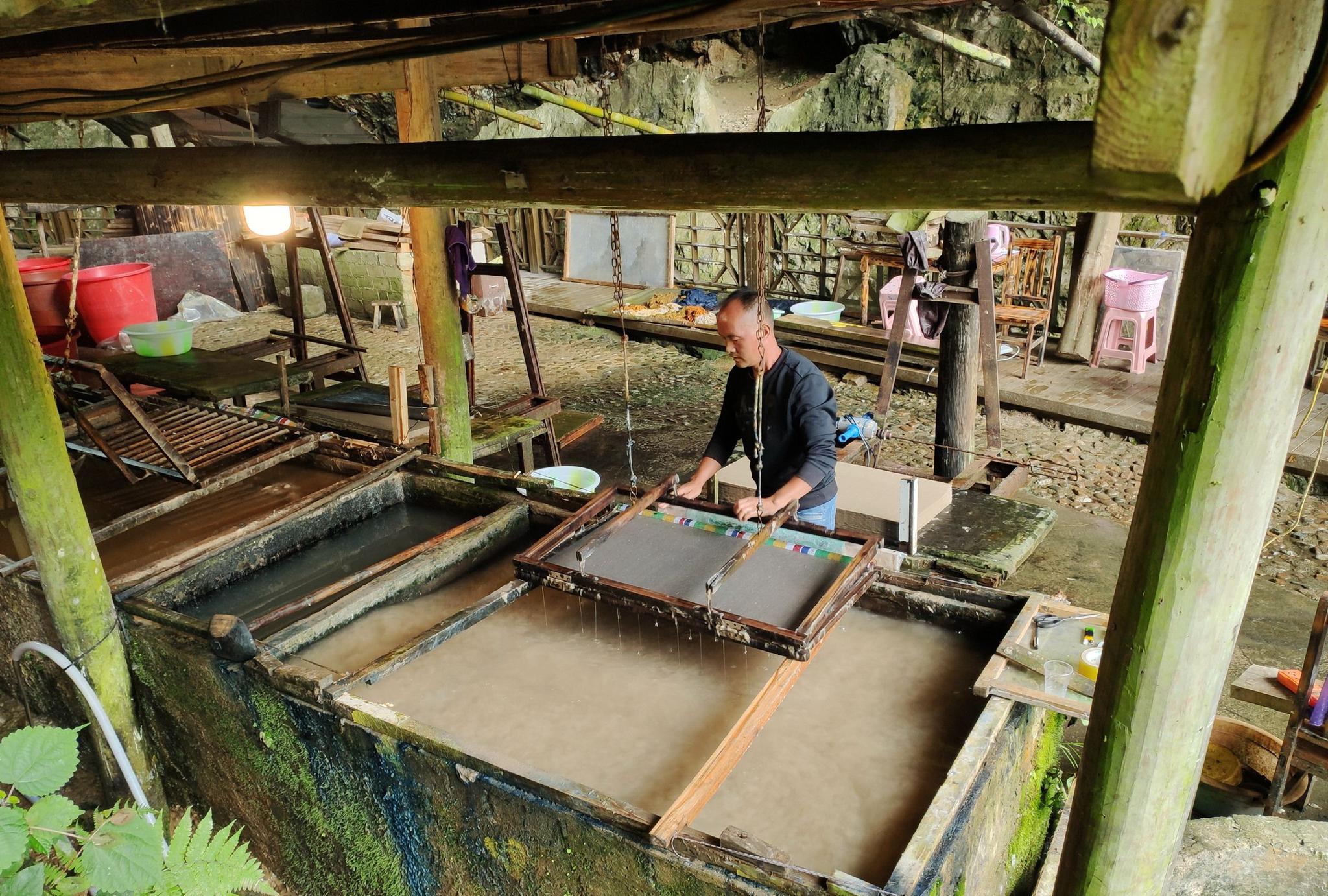 贵州深山一山洞,竟藏着1000多年的古法造纸术,环保无污染