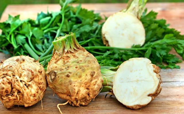 和西芹相似 却比西芹营养价值高 亩产4000斤 却卖不出高价 西芹 芹菜 亩产 新浪新闻